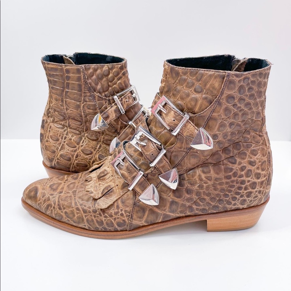 Modern Vice
Jett Croc Hornback
New
